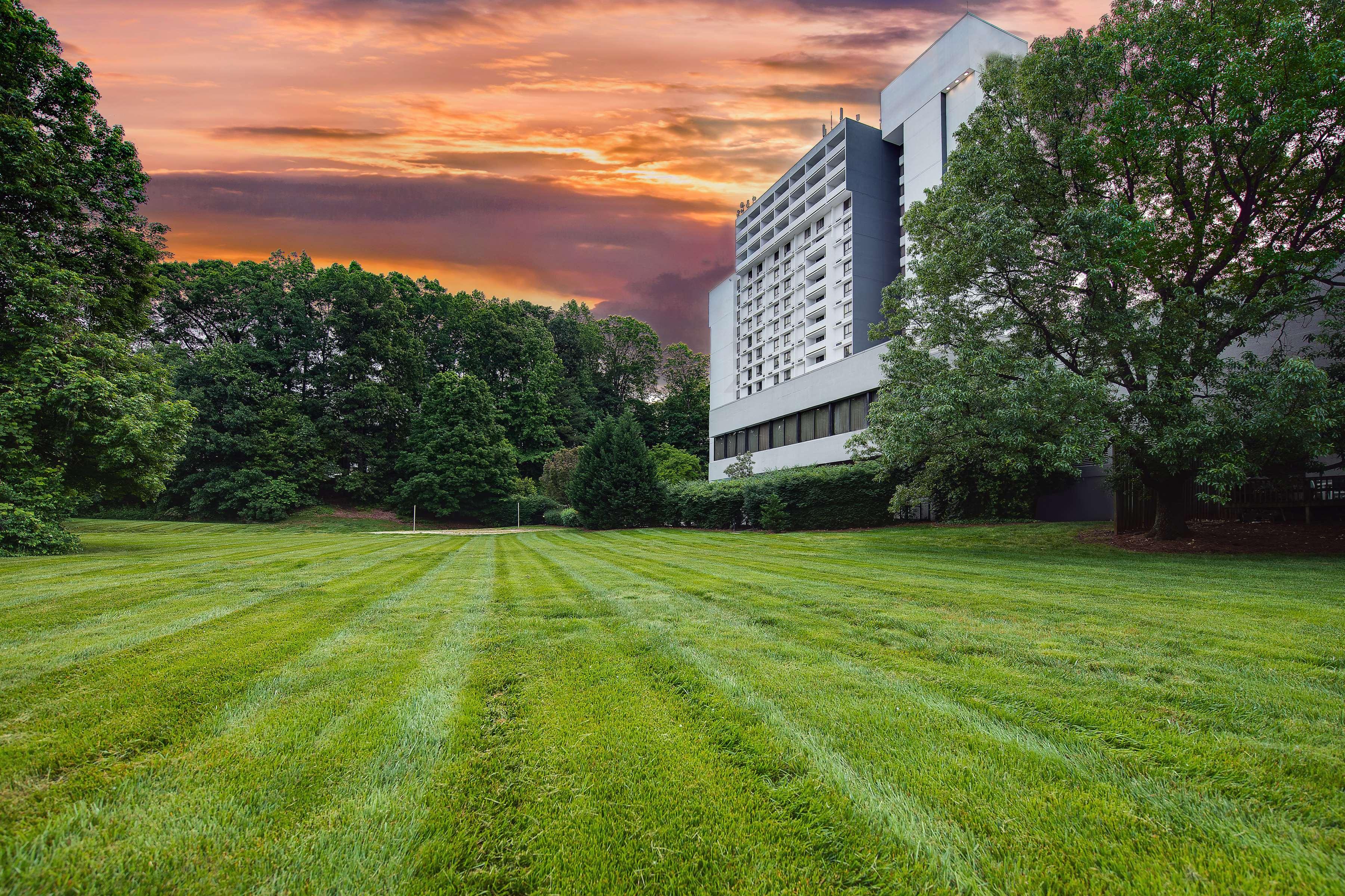 Sonesta Charlotte Executive Park Hotel Bagian luar foto